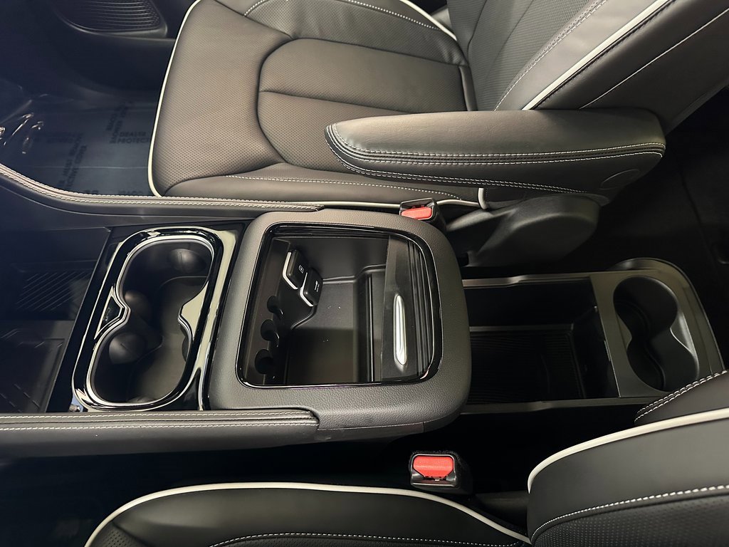 New 2026 Chrysler Pacifica Limited w/ S Appearance Package image 32