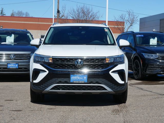 Certified 2023 Volkswagen Taos SE w/ Panoramic Sunroof Package image 2