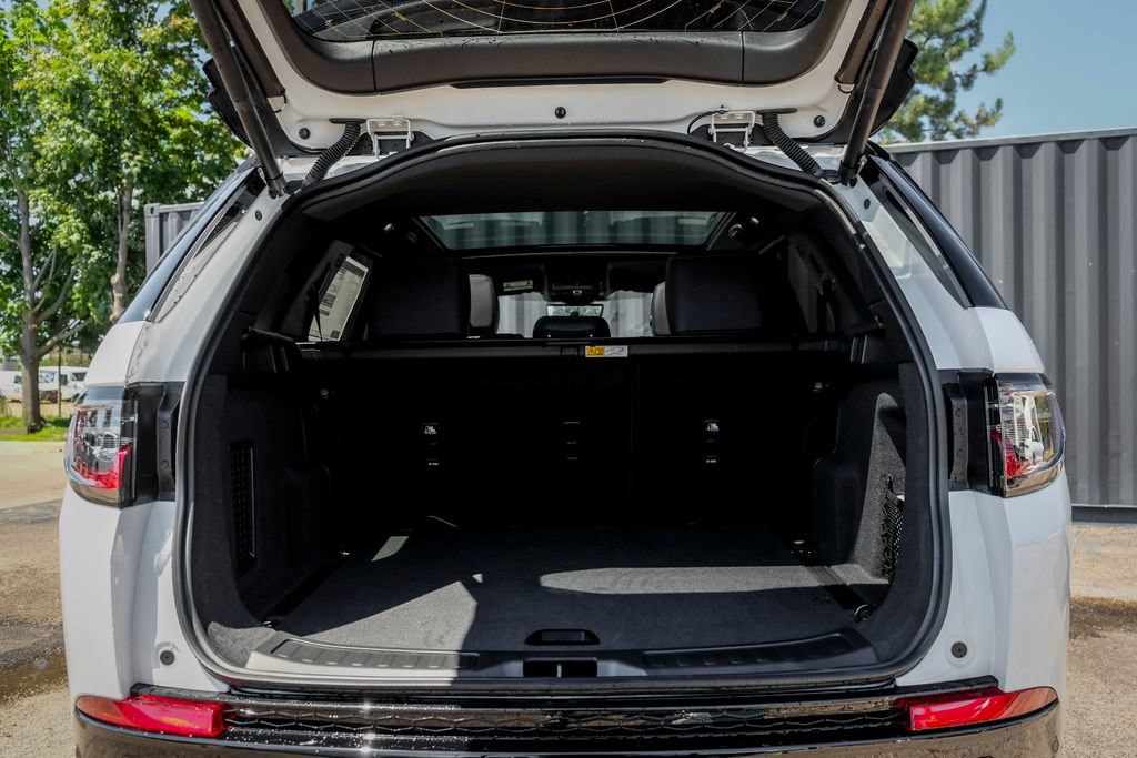 New 2026 Land Rover Discovery Sport Landmark AWD/4WD image 9
