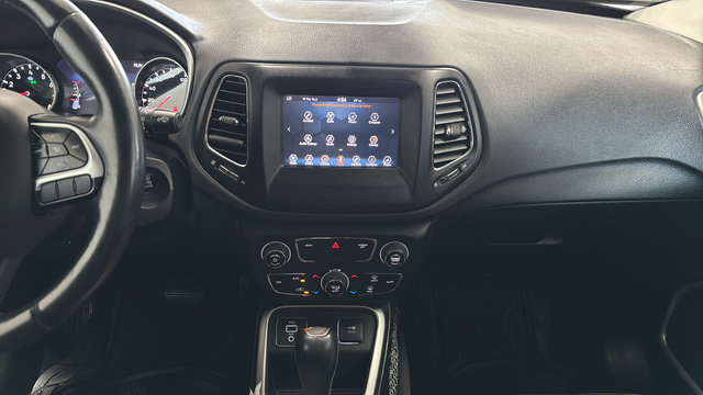 Used 2018 Jeep Compass Latitude w/ Popular Equipment Group FWD image 12