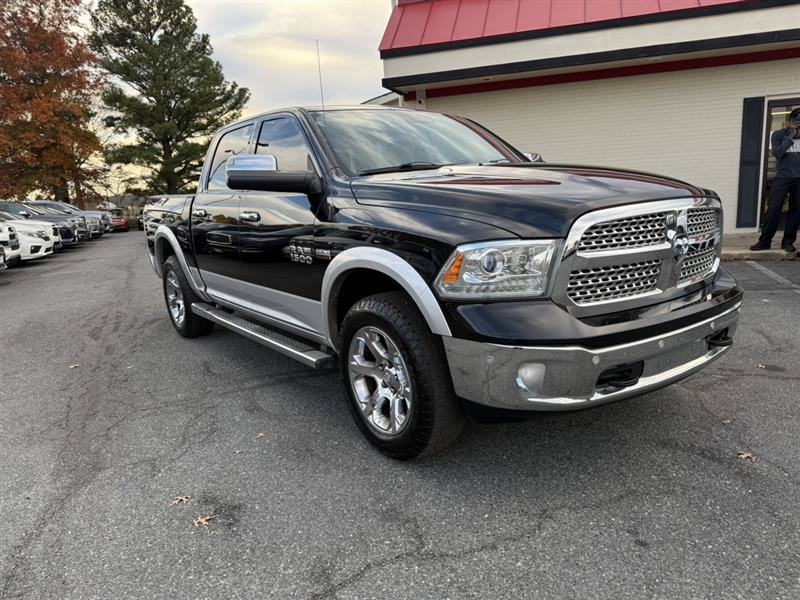 Used 2016 RAM 1500 Laramie w/ Convenience Group AWD/4WD image 3
