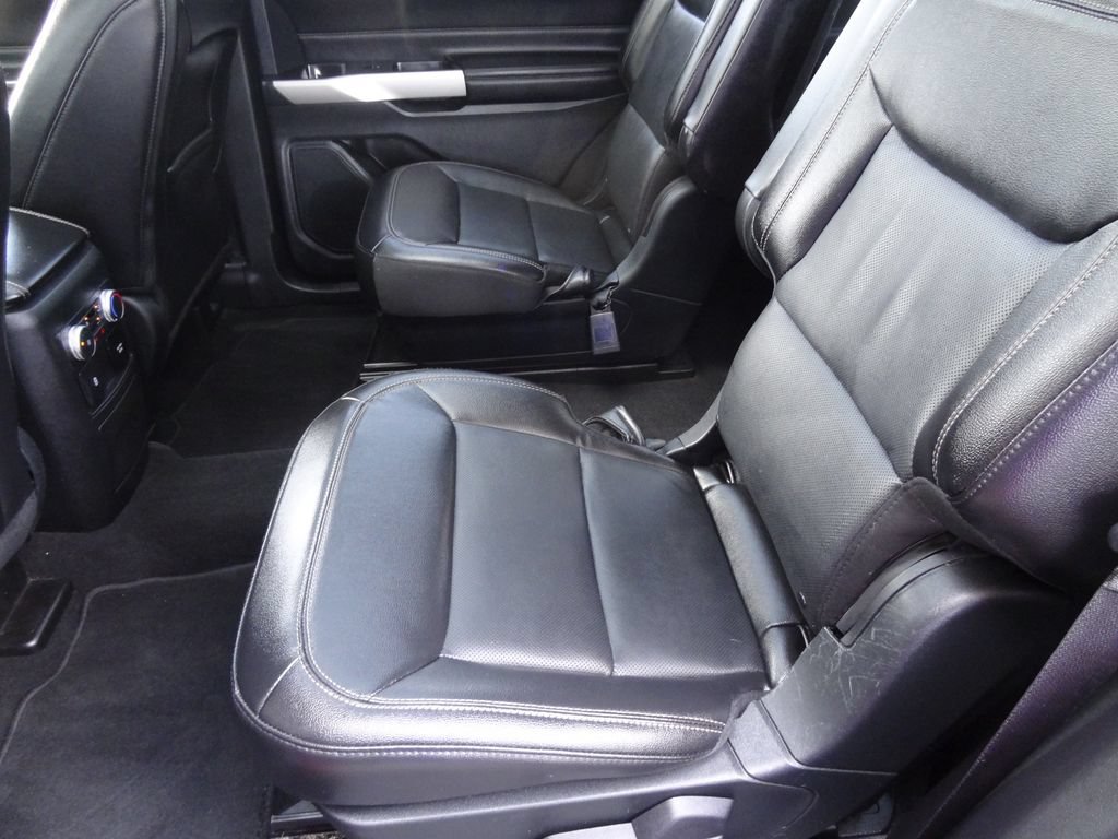 Certified 2022 Ford Explorer Limited w/ Equipment Group 301A AWD/4WD image 8