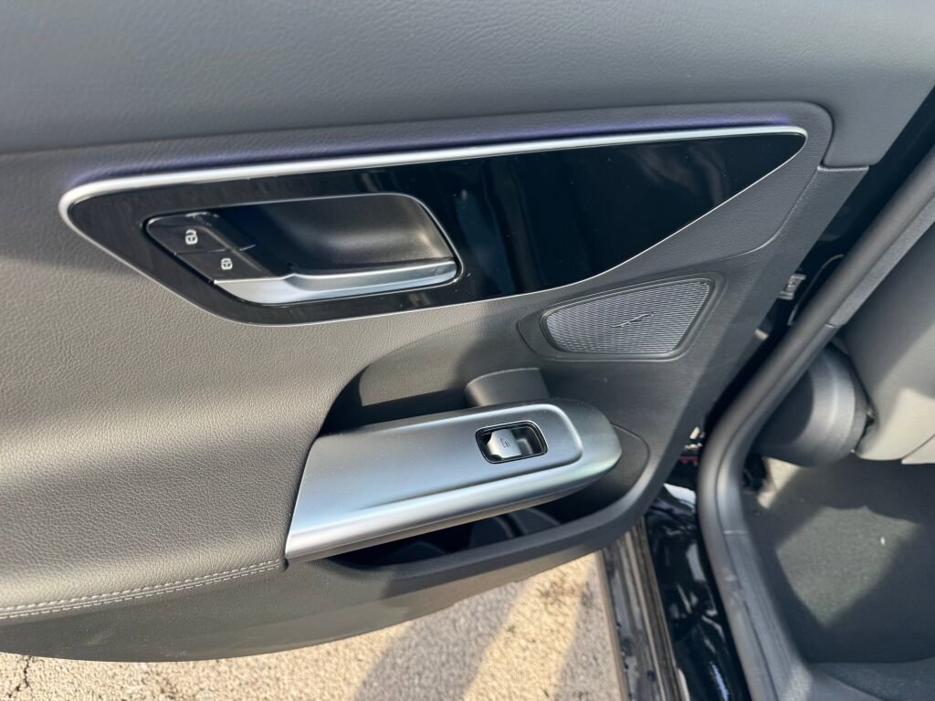 New 2026 Mercedes-Benz C 300 4MATIC Sedan image 16
