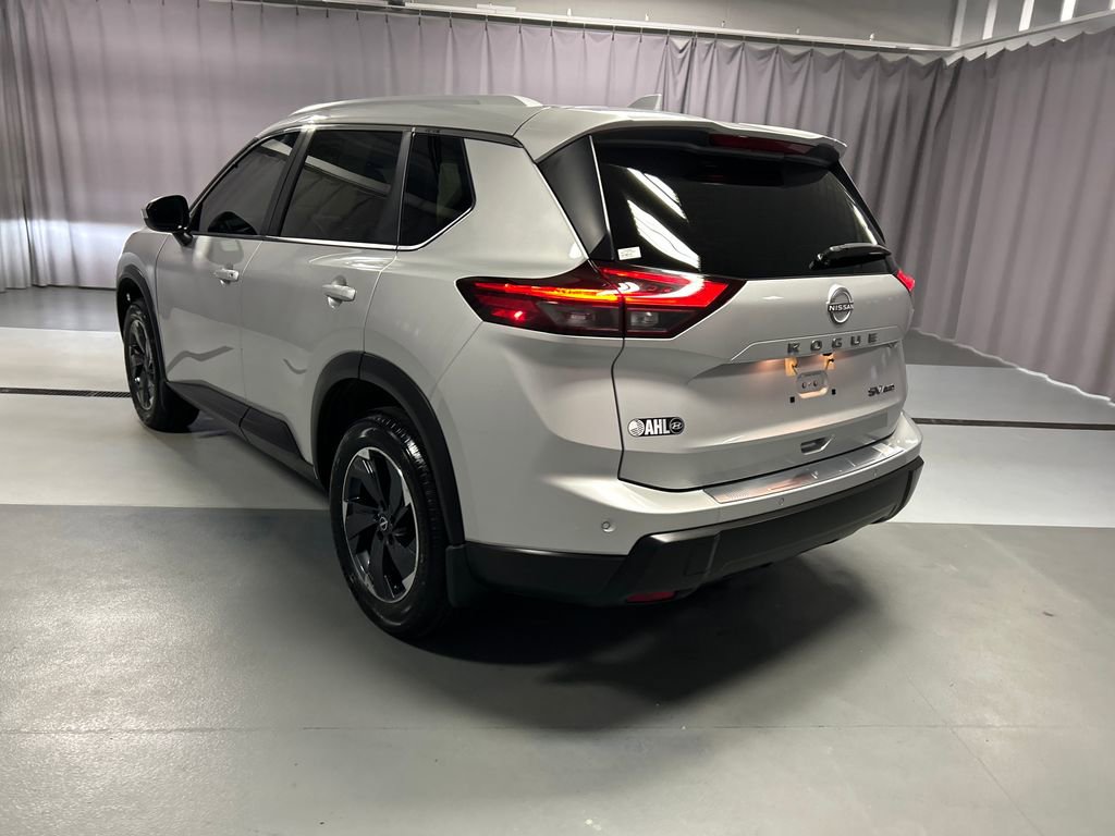 Used 2024 Nissan Rogue SV w/ SV Premium Package AWD/4WD image 5