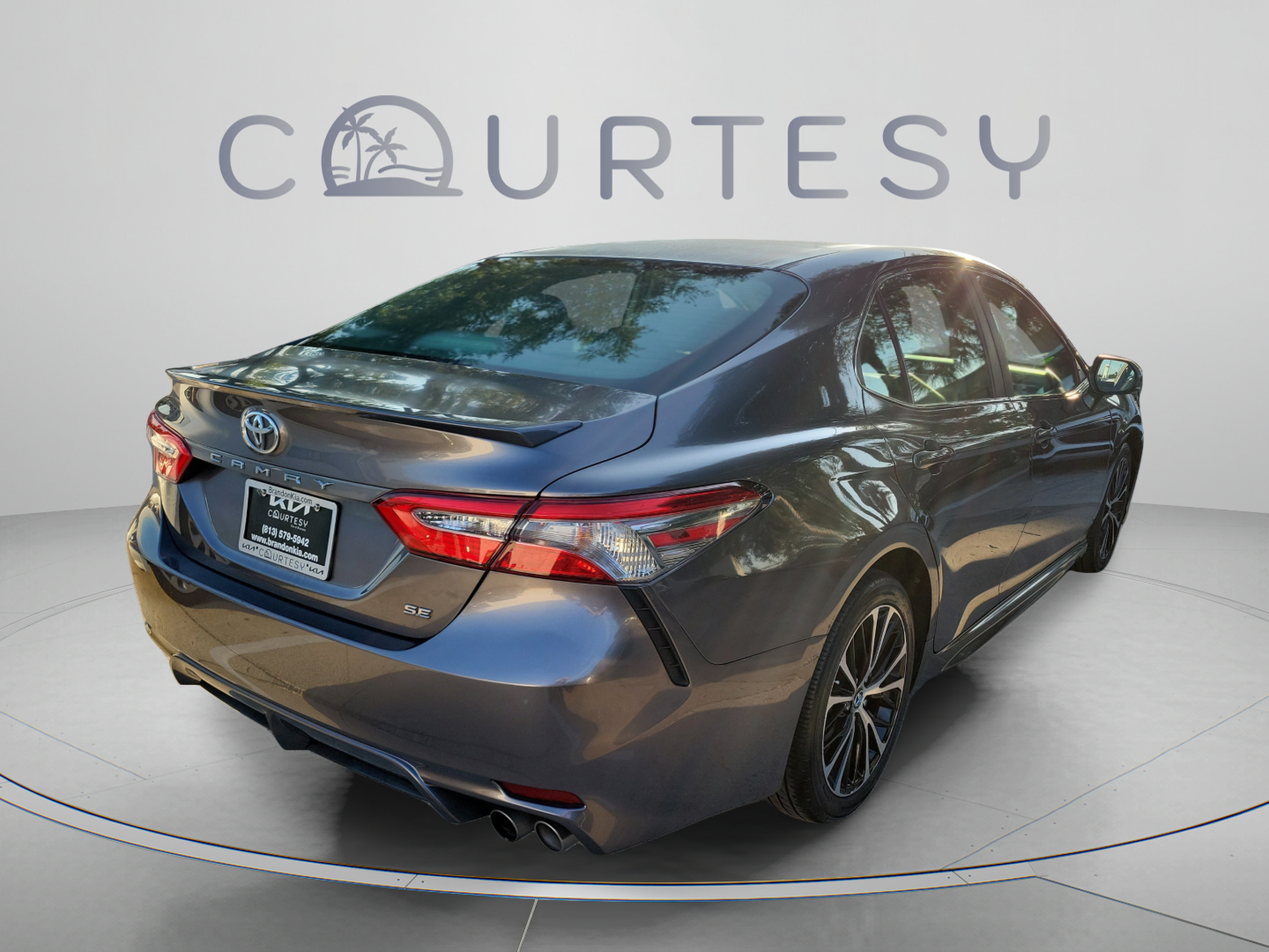 Used 2018 Toyota Camry SE FWD image 3