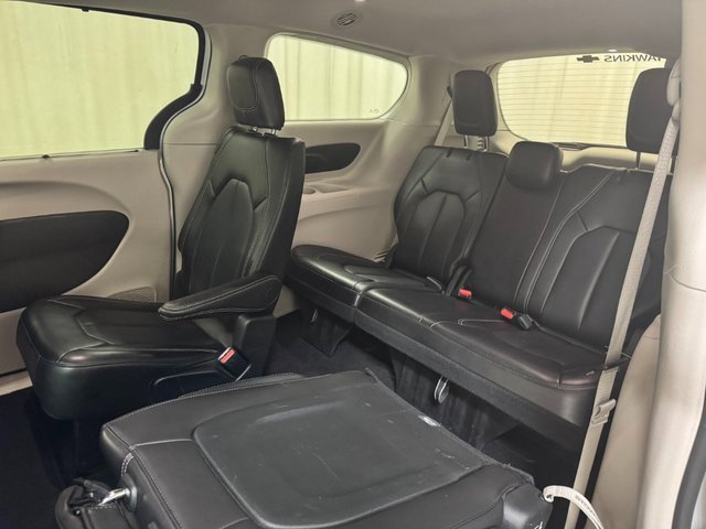 Used 2024 Chrysler Pacifica Touring-L image 26