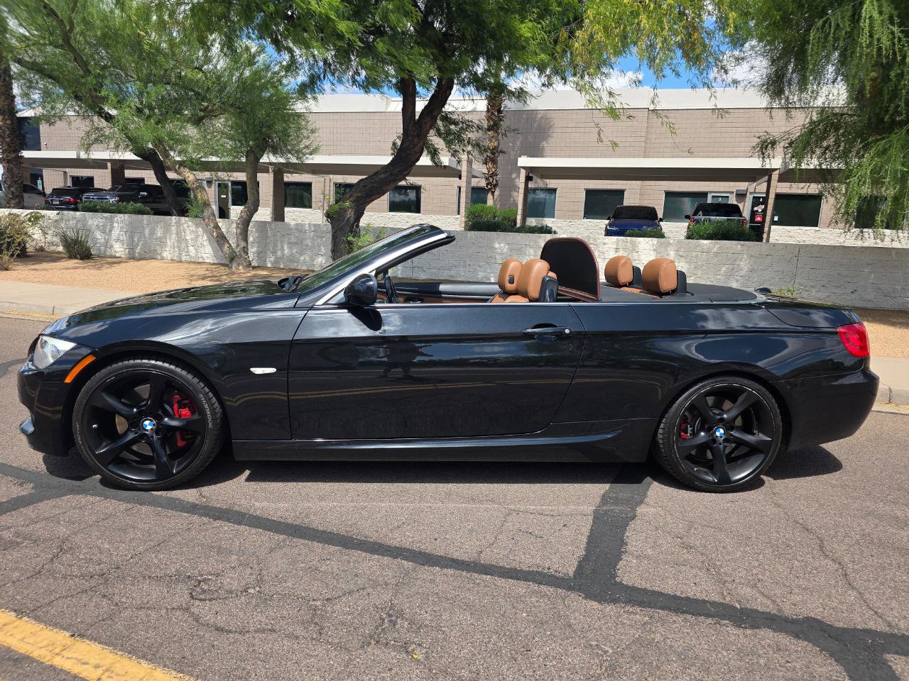 Used 2012 BMW 335i Convertible image 4