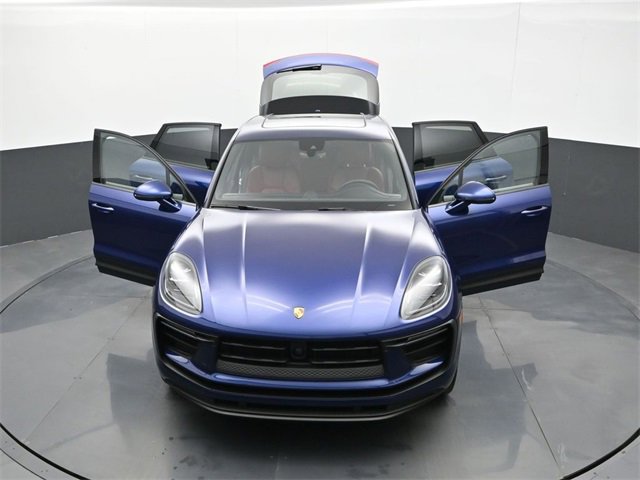 Used 2025 Porsche Macan image 32