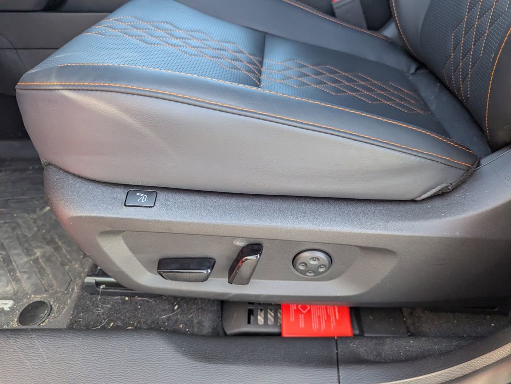 Used 2025 Mitsubishi Outlander 4WD Plug-In Hybrid image 17