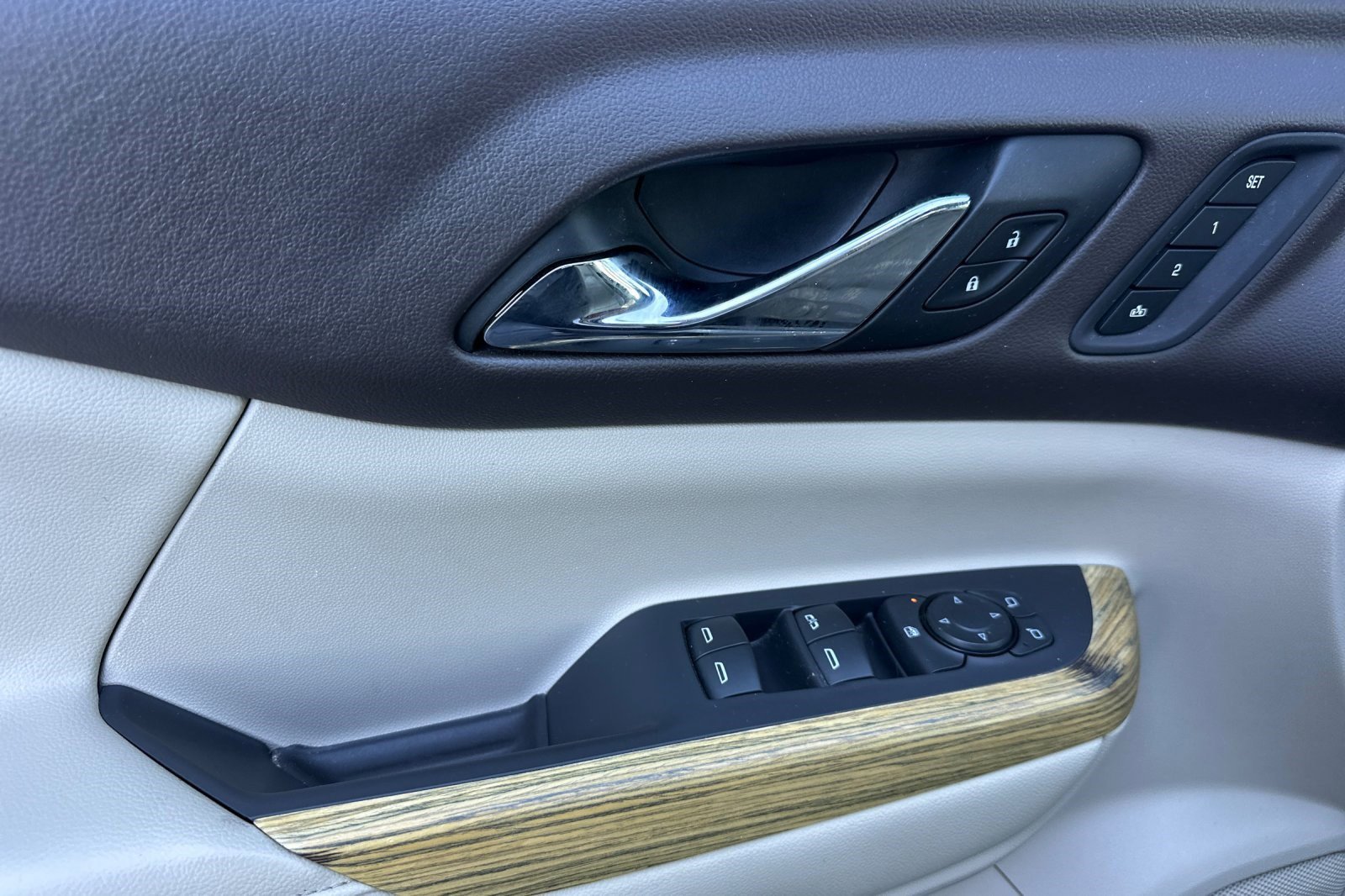 Used 2017 GMC Acadia Denali w/ Technology Package image 12