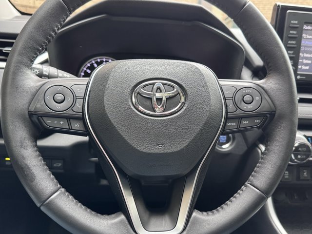 Used 2021 Toyota RAV4 XLE Premium image 28