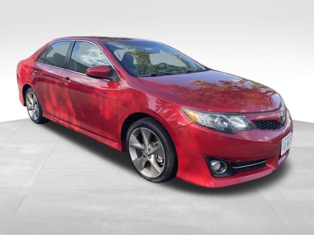 Used 2014 Toyota Camry SE w/ Leather Package FWD image 6