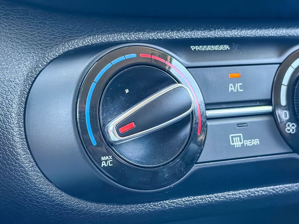Used 2024 Kia Soul LX w/ Option Group 015 FWD image 25