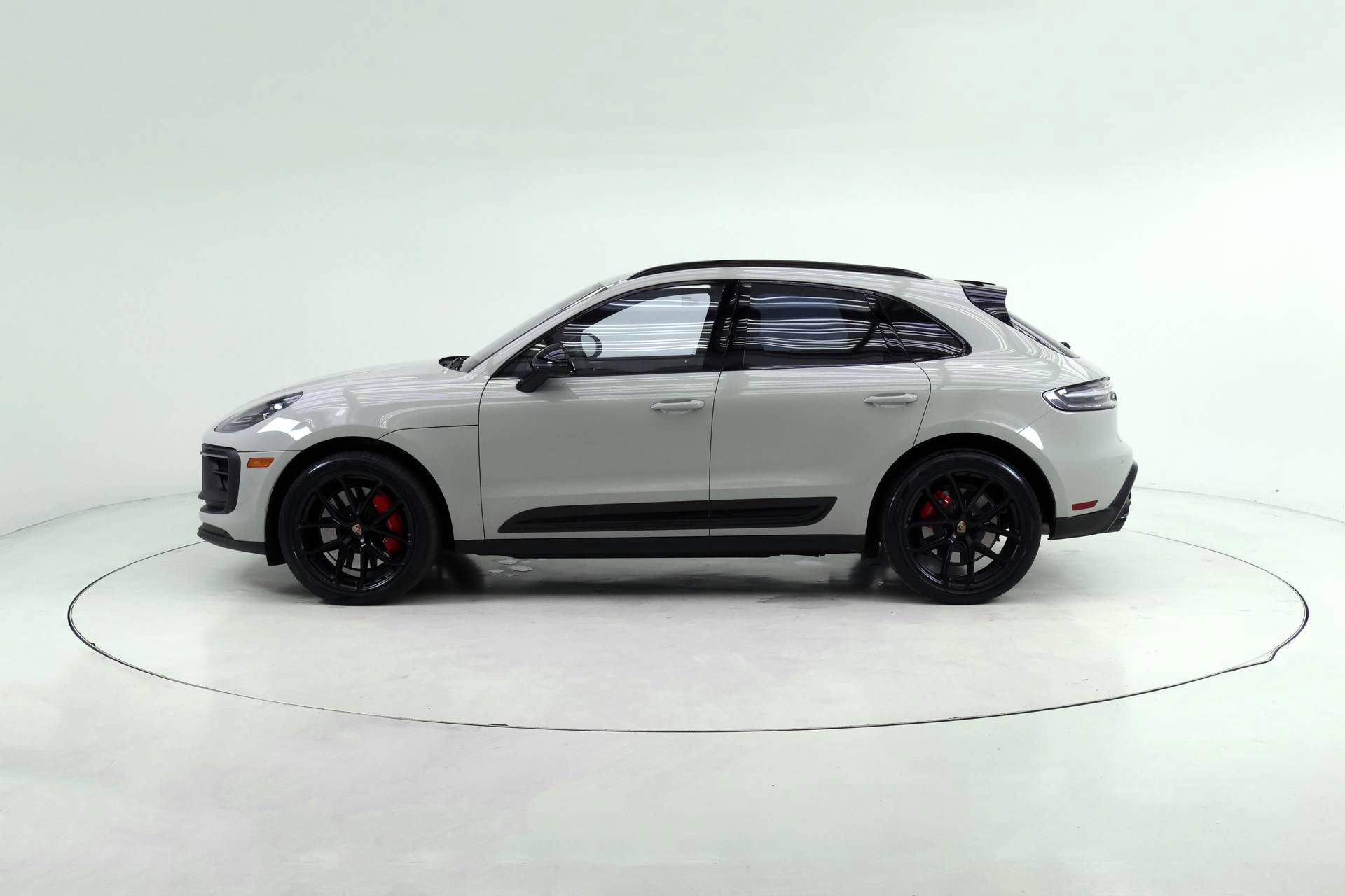 Used 2026 Porsche Macan GTS AWD/4WD image 2