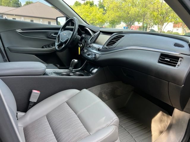 Used 2016 Chevrolet Impala LT w/ Convenience Package FWD image 21
