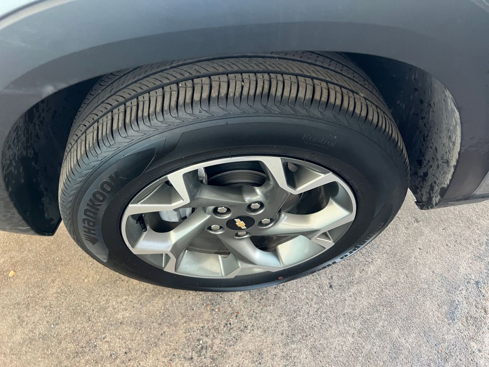Used 2025 Chevrolet Trax LT FWD image 30