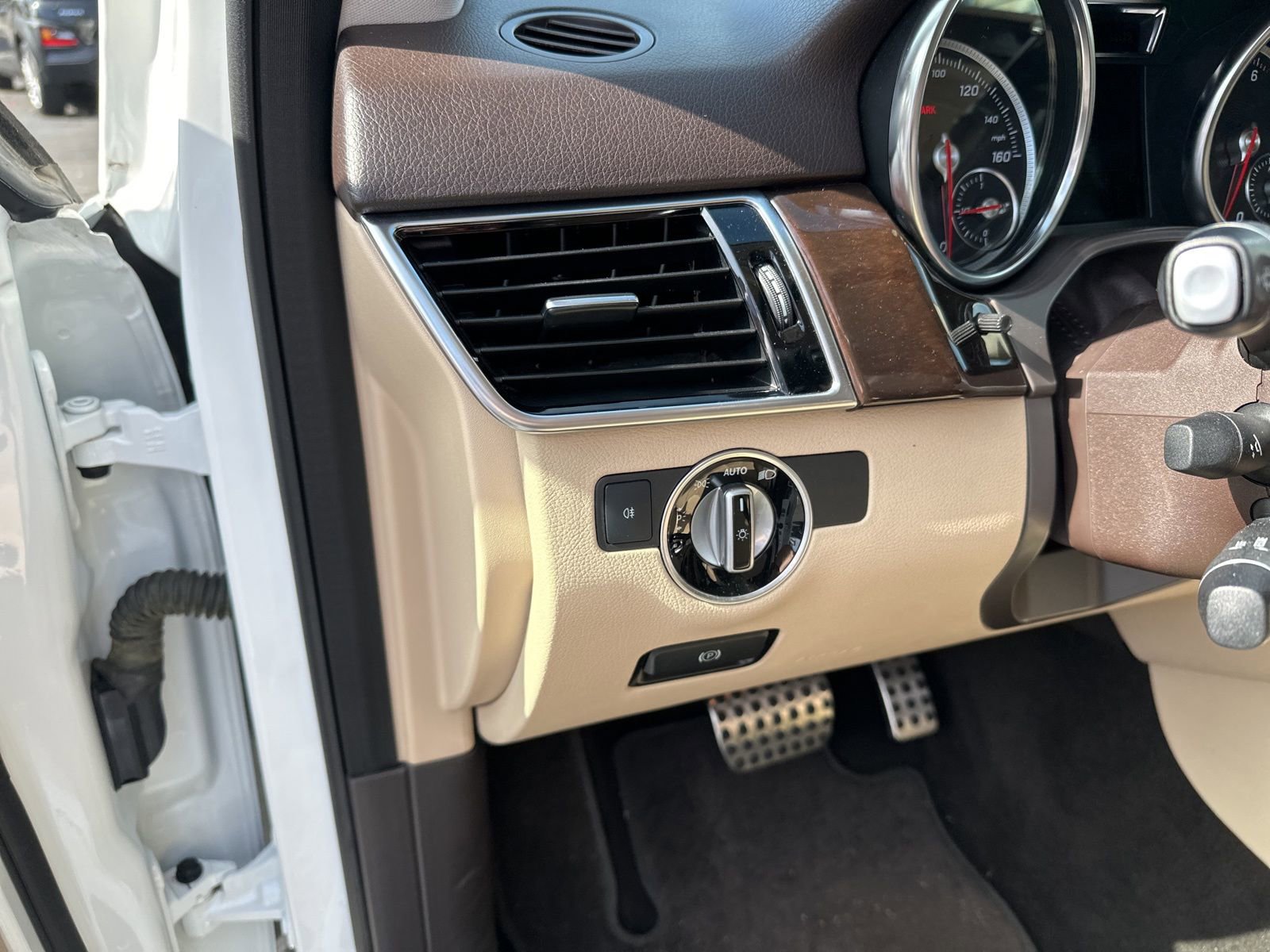 Used 2019 Mercedes-Benz GLE 400 4MATIC image 23