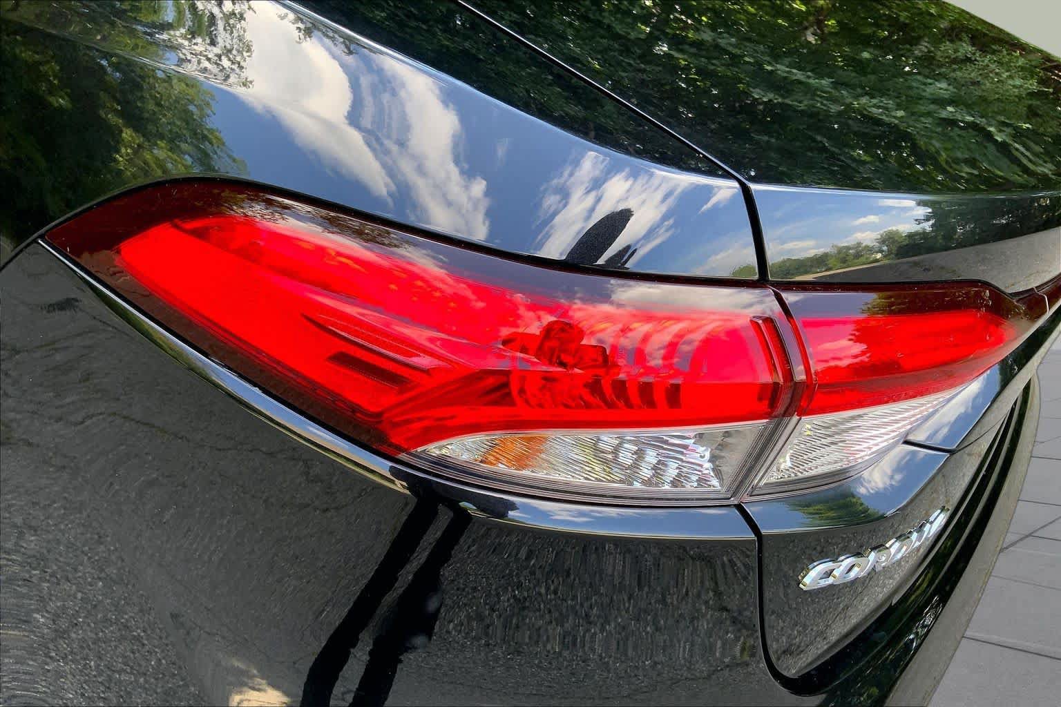 Used 2021 Toyota Corolla LE FWD image 28