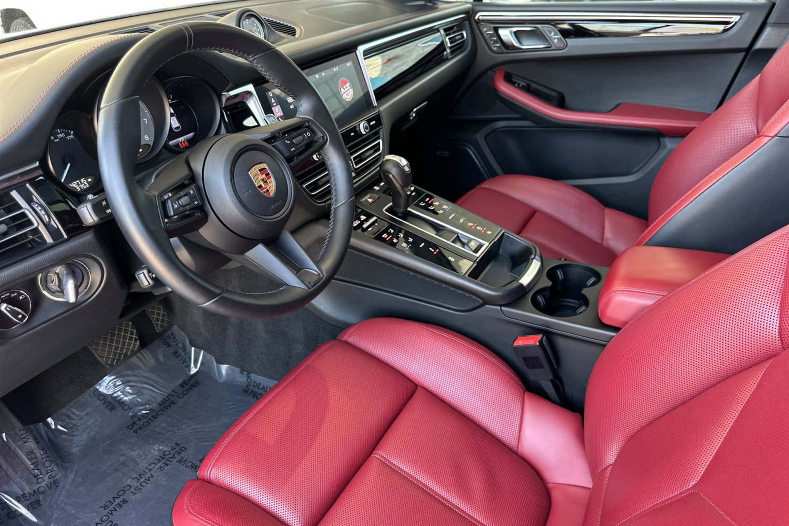 Certified 2023 Porsche Macan S AWD/4WD image 4