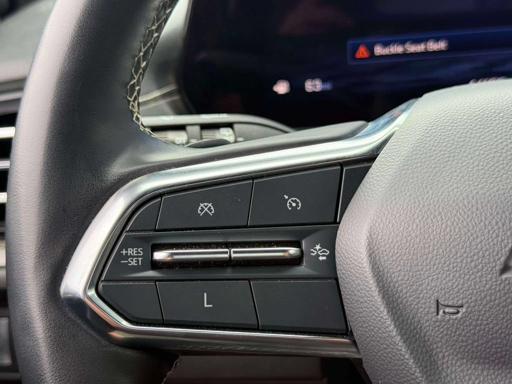 Used 2024 Chevrolet Traverse LT FWD image 23