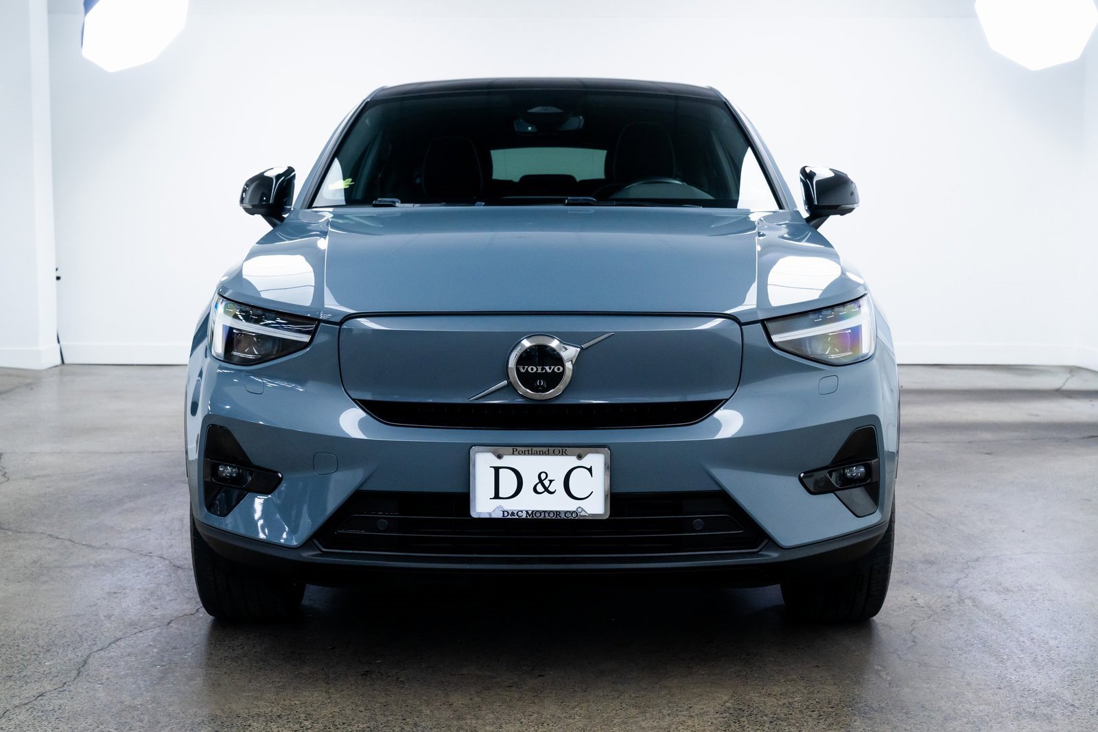 Used 2023 Volvo C40 P8 Recharge Ultimate image 2
