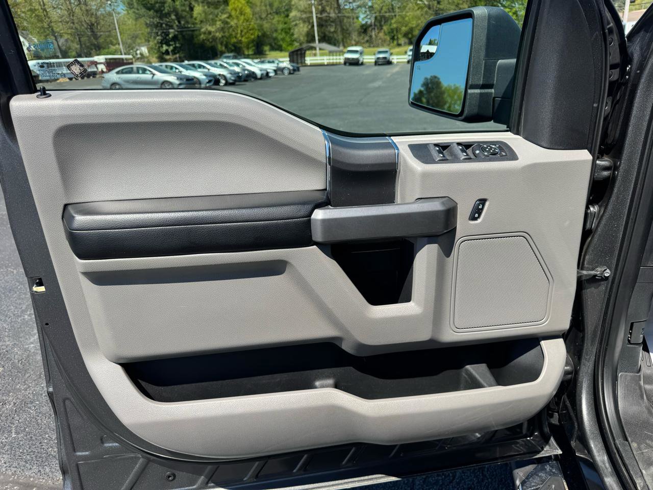 Used 2015 Ford F150 XLT w/ Equipment Group 301A Mid RWD image 12