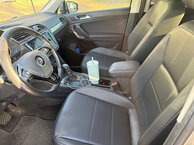 Used 2019 Volkswagen Tiguan SE w/ Panoramic Sunroof Package FWD image 3
