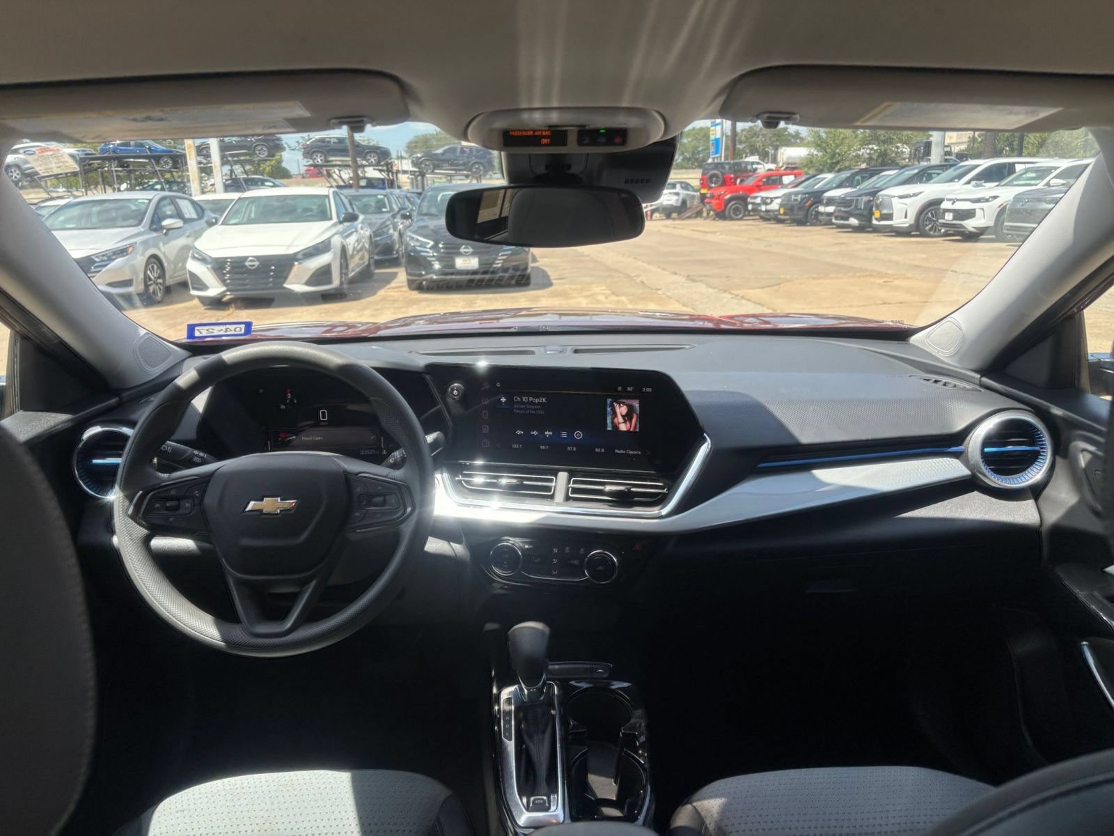Used 2025 Chevrolet Trax LT FWD image 27