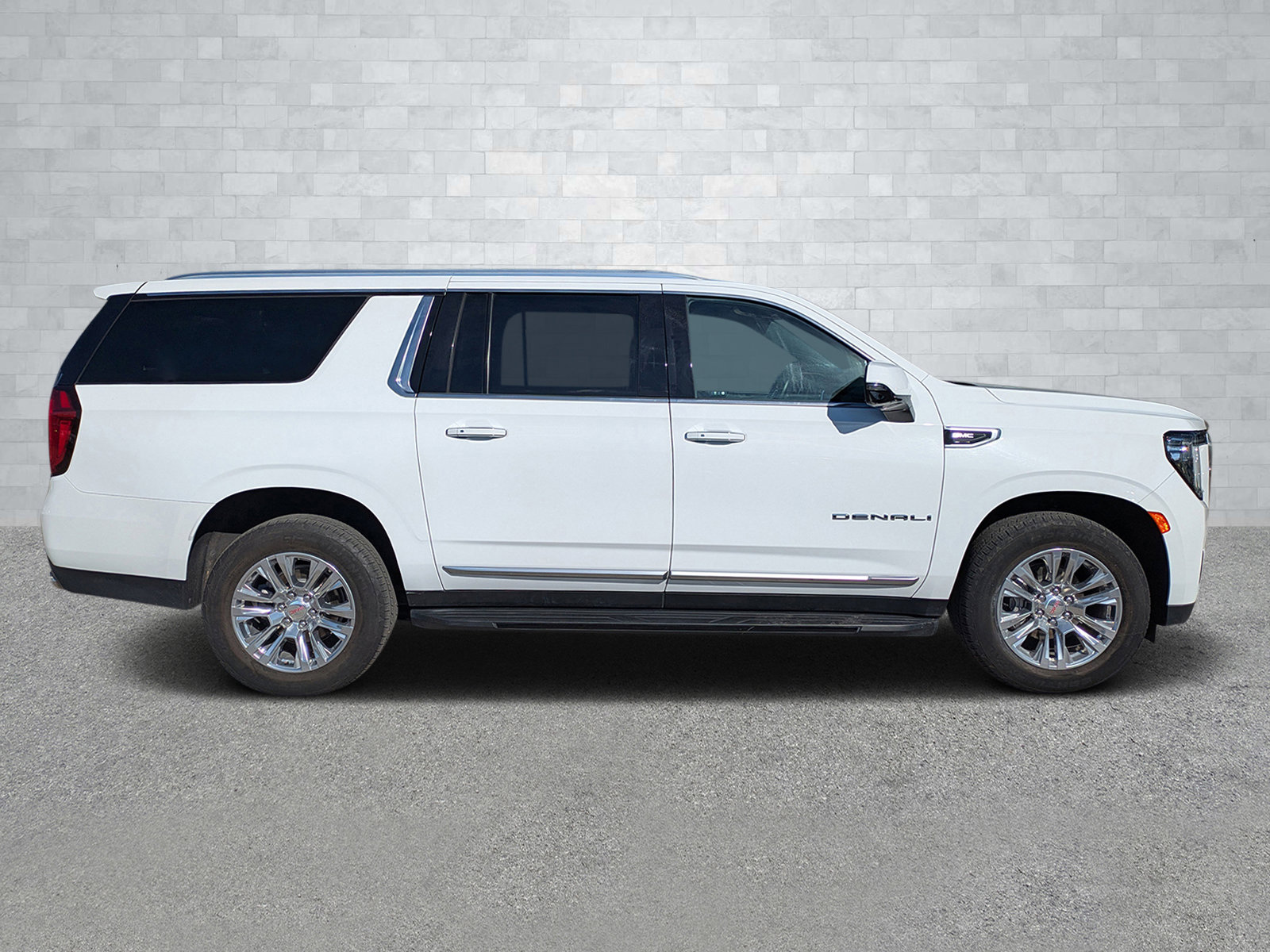 Used 2024 GMC Yukon XL Denali image 4