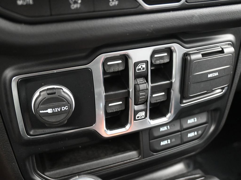 Used 2024 Jeep Gladiator Sport w/ Premium Package image 23