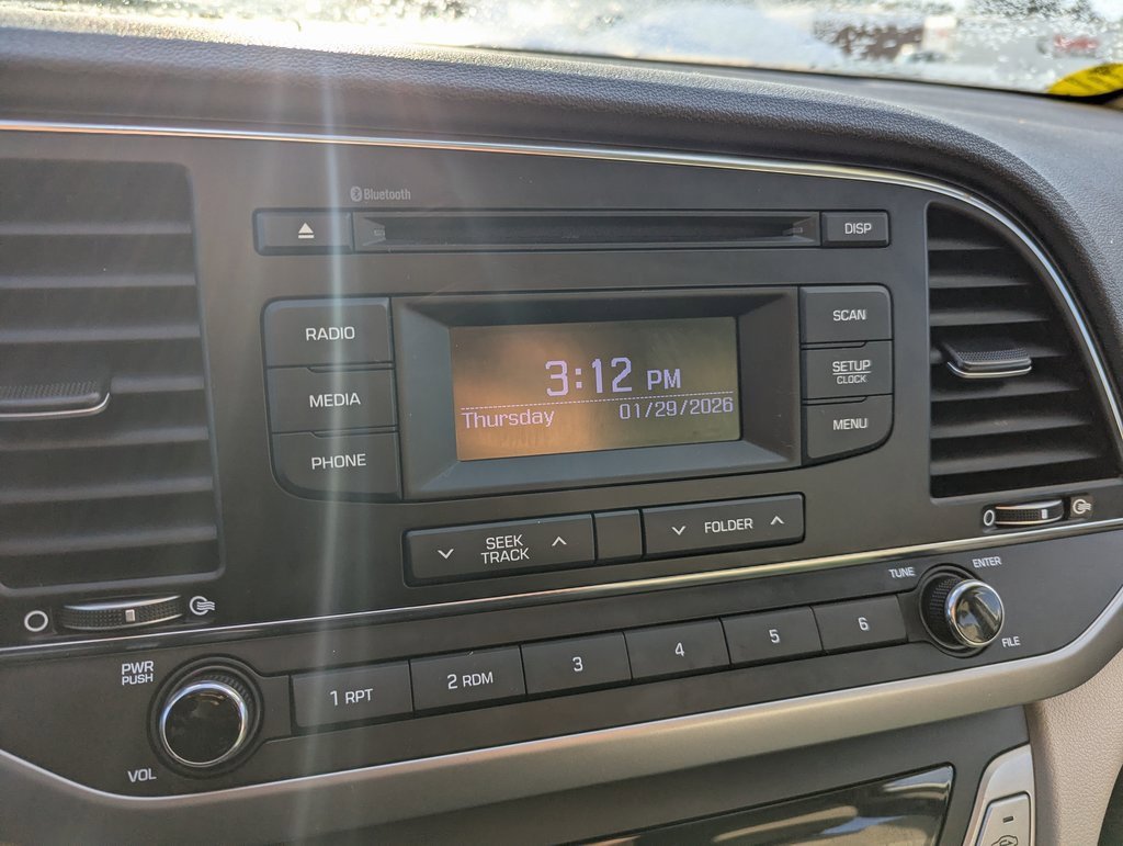 Used 2018 Hyundai Elantra SE image 18