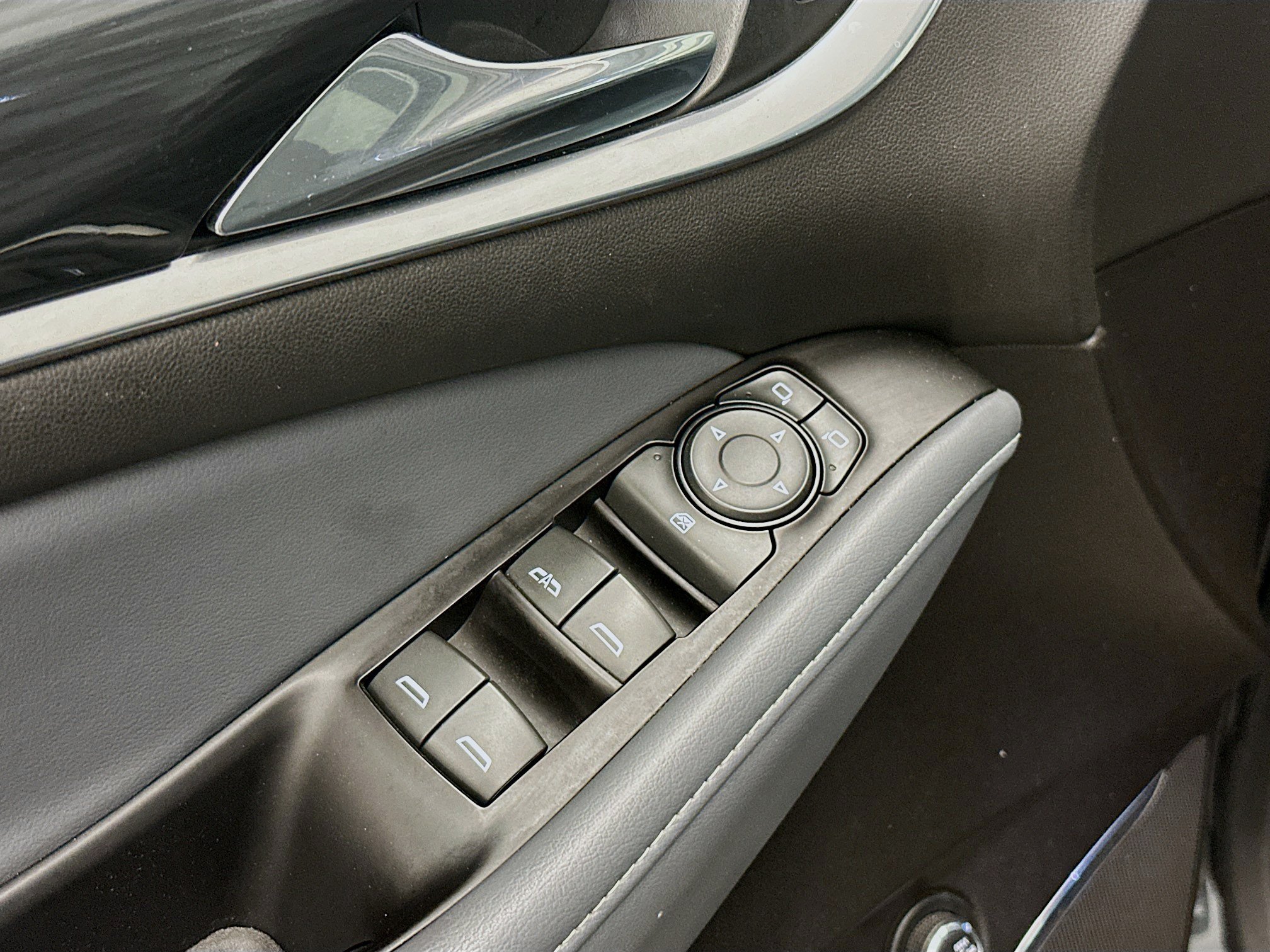 Used 2019 Buick Enclave Essence AWD/4WD image 15