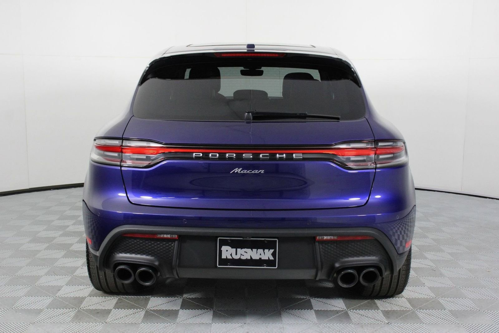 Certified 2023 Porsche Macan image 6