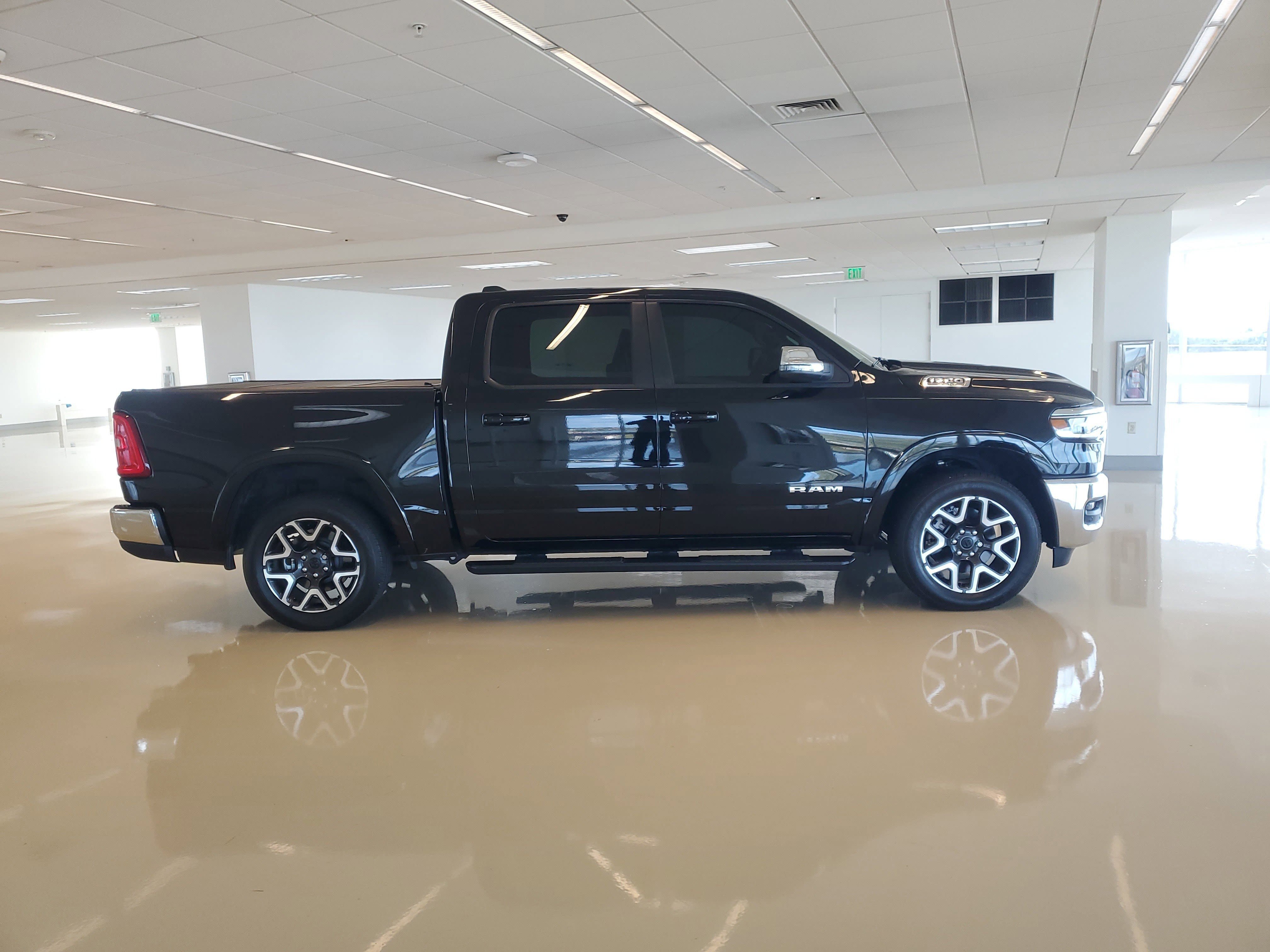Used 2025 RAM 1500 Laramie AWD/4WD image 11