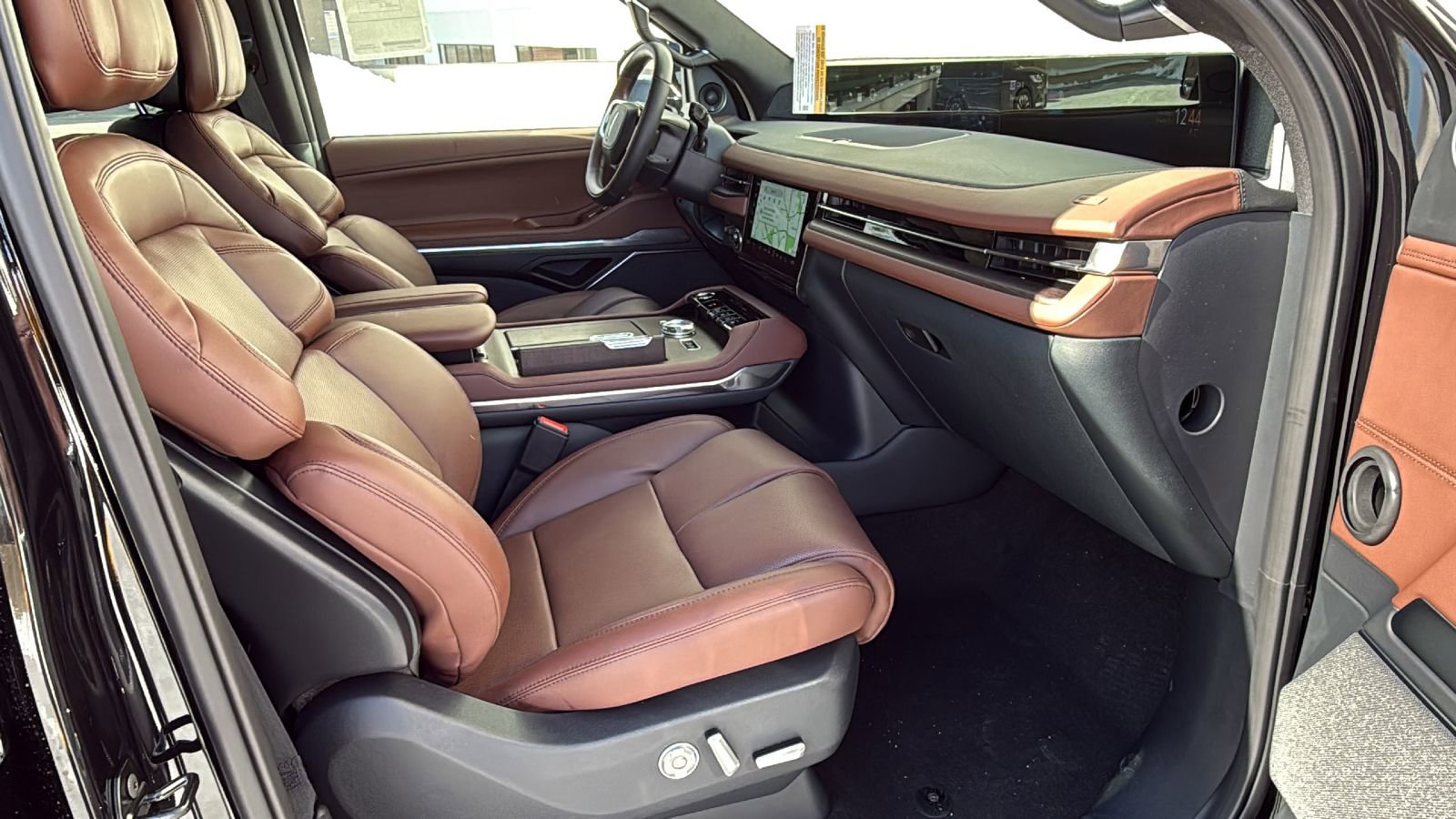 New 2026 Lincoln Navigator Reserve image 6