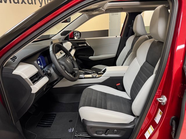 New 2025 Mitsubishi Outlander SE image 8