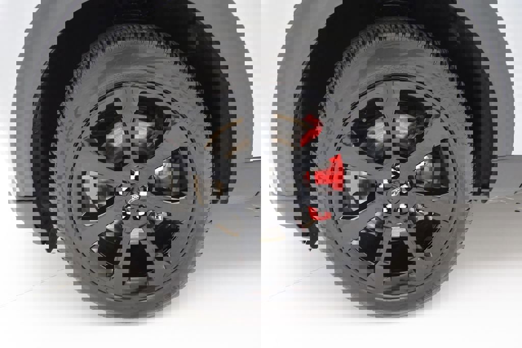 Used 2024 Ford Explorer ST w/ Technology Package image 9