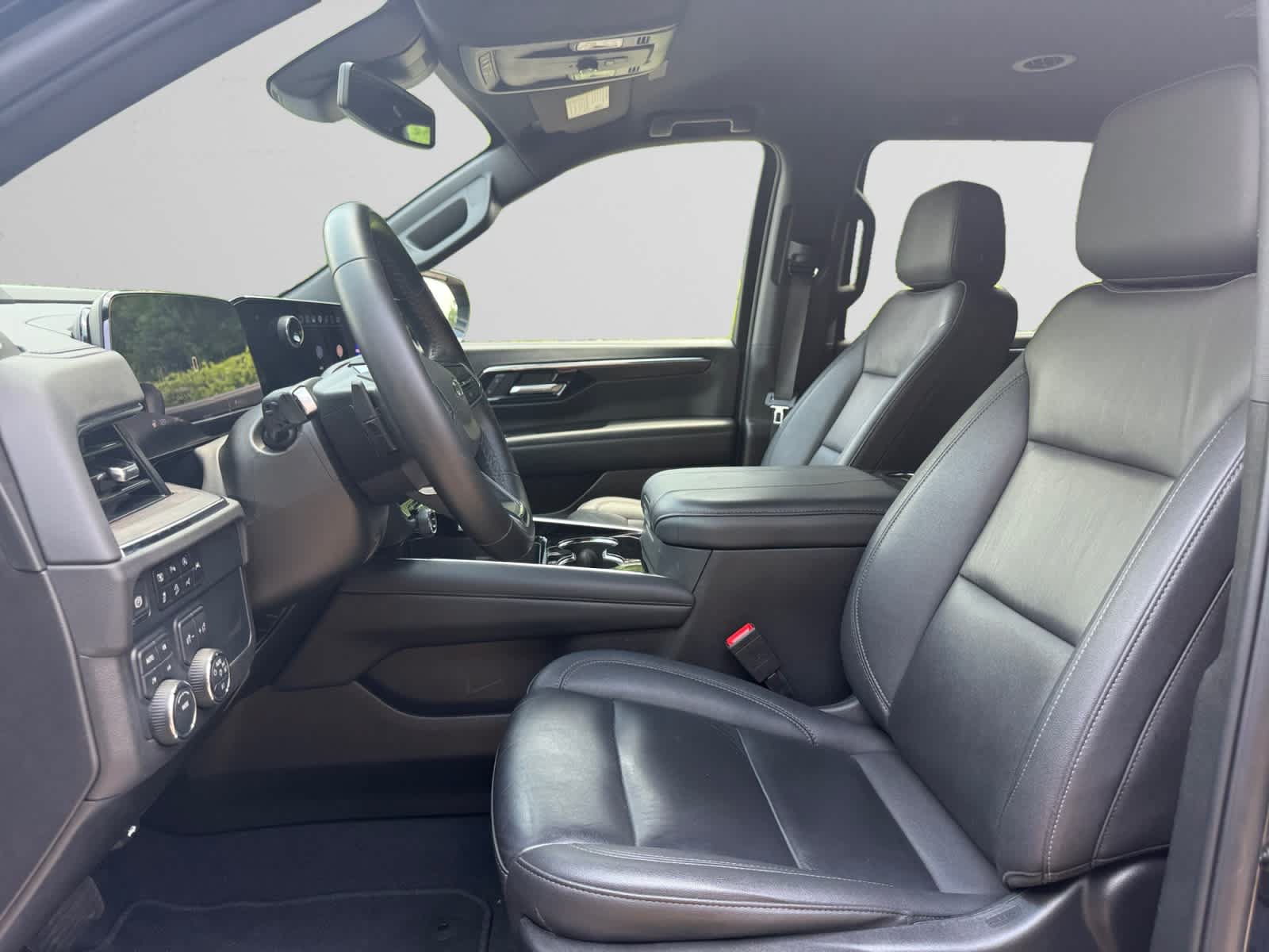 Used 2025 Chevrolet Suburban Z71 AWD/4WD image 9