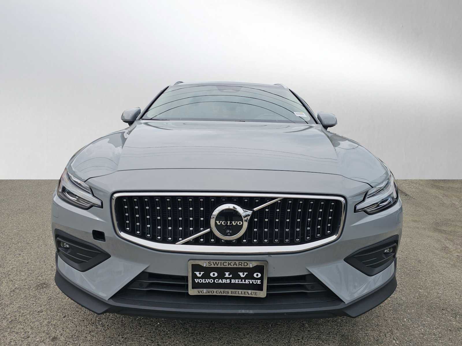Certified 2025 Volvo V60 B5 Cross Country Plus image 8