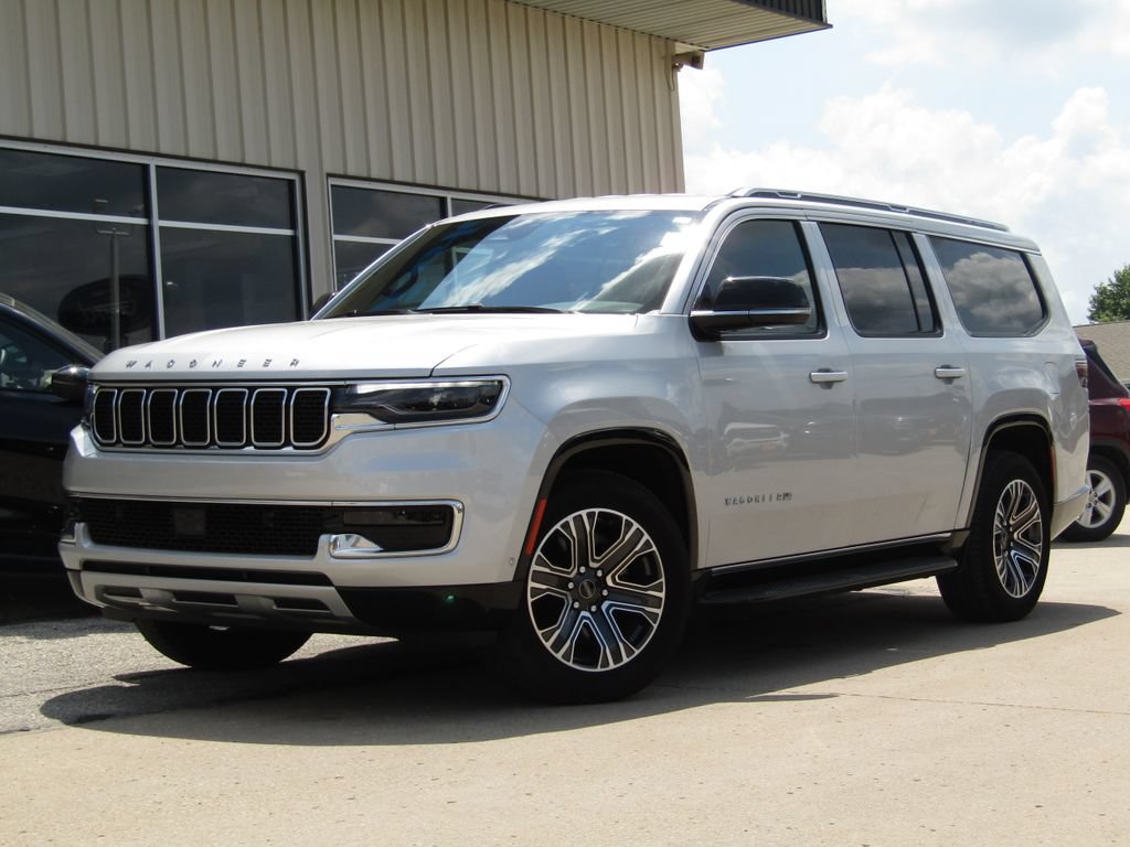 Used 2025 Jeep Wagoneer L Series II AWD/4WD image 12