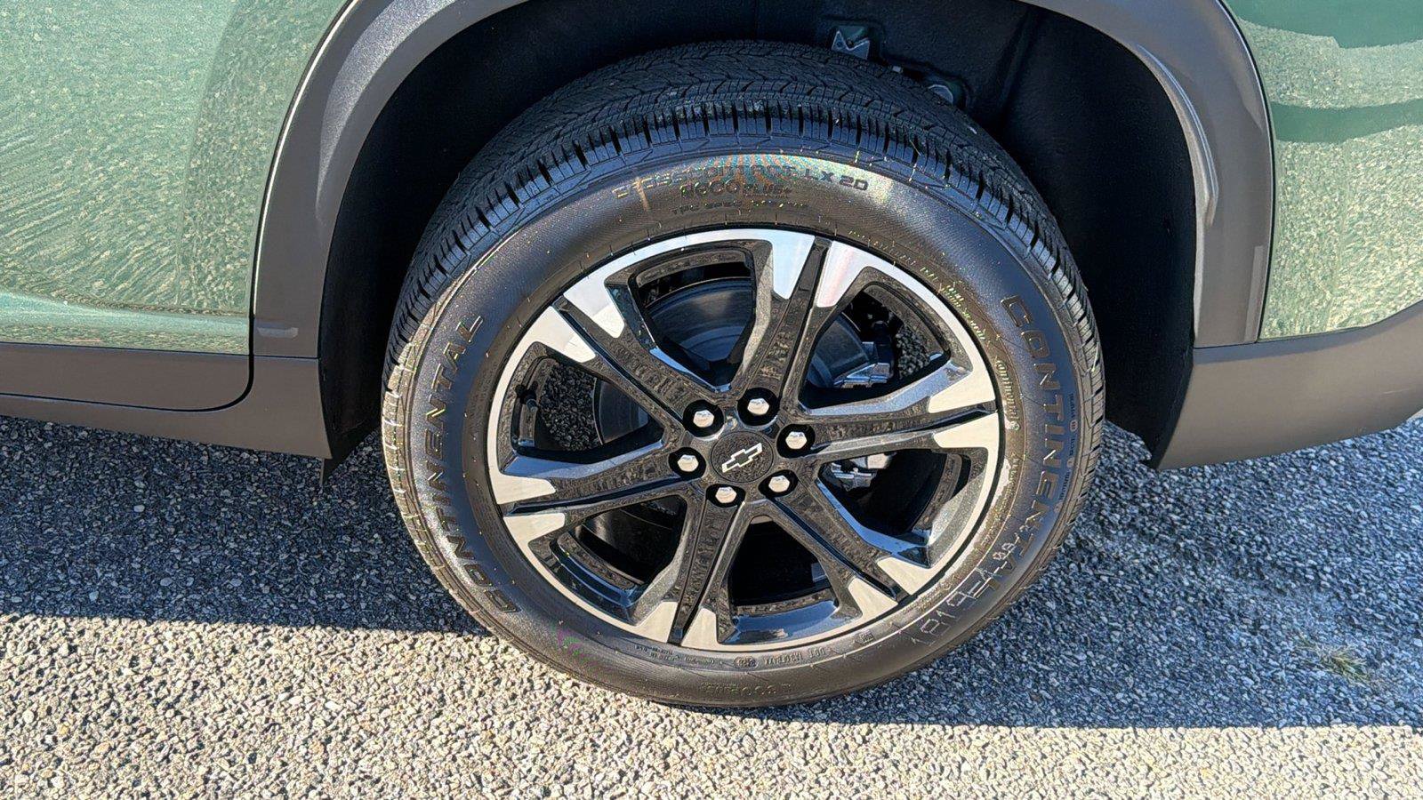 New 2027 Chevrolet Traverse LT w/ Driver Confidence Package FWD image 13