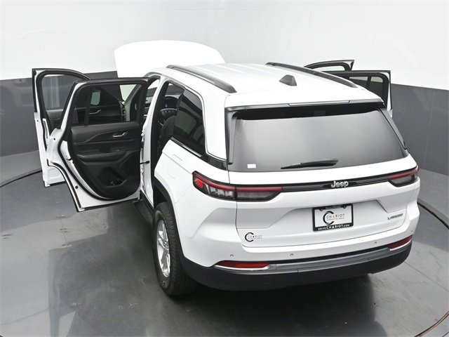 Used 2024 Jeep Grand Cherokee Laredo image 64