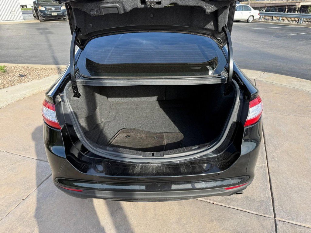 Used 2016 Ford Fusion SE image 8