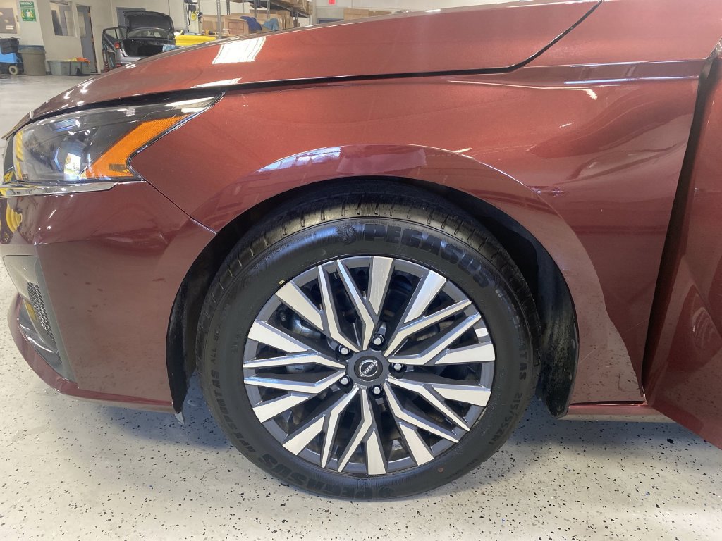 Used 2025 Nissan Altima 2.5 SV FWD image 41
