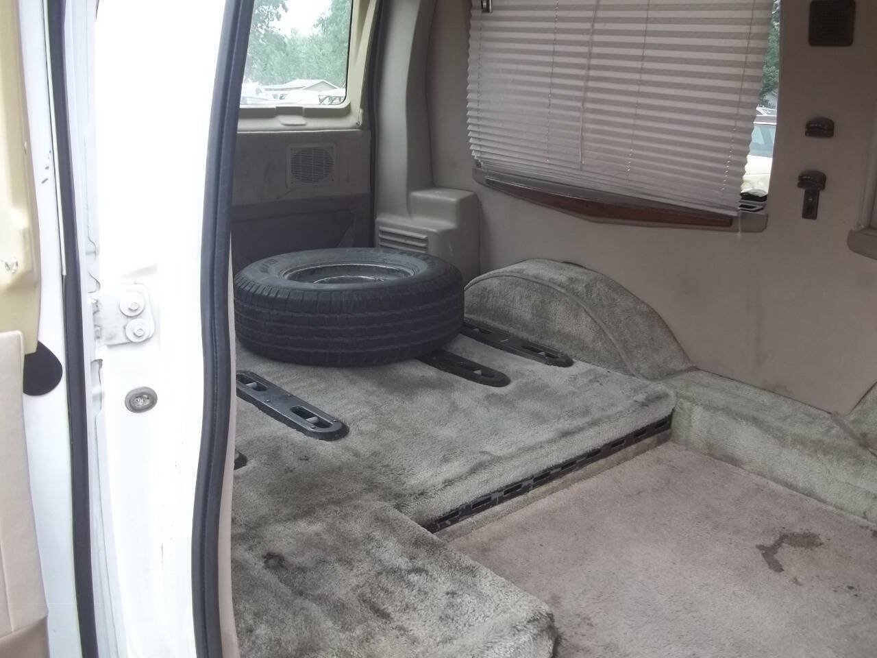 Used 2001 Ford E-150 and Econoline 150 RWD image 12