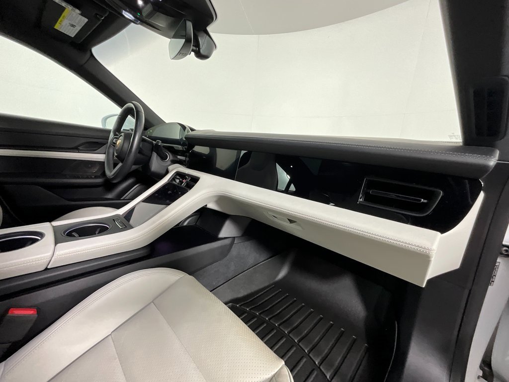 Used 2020 Porsche Taycan 4S image 19