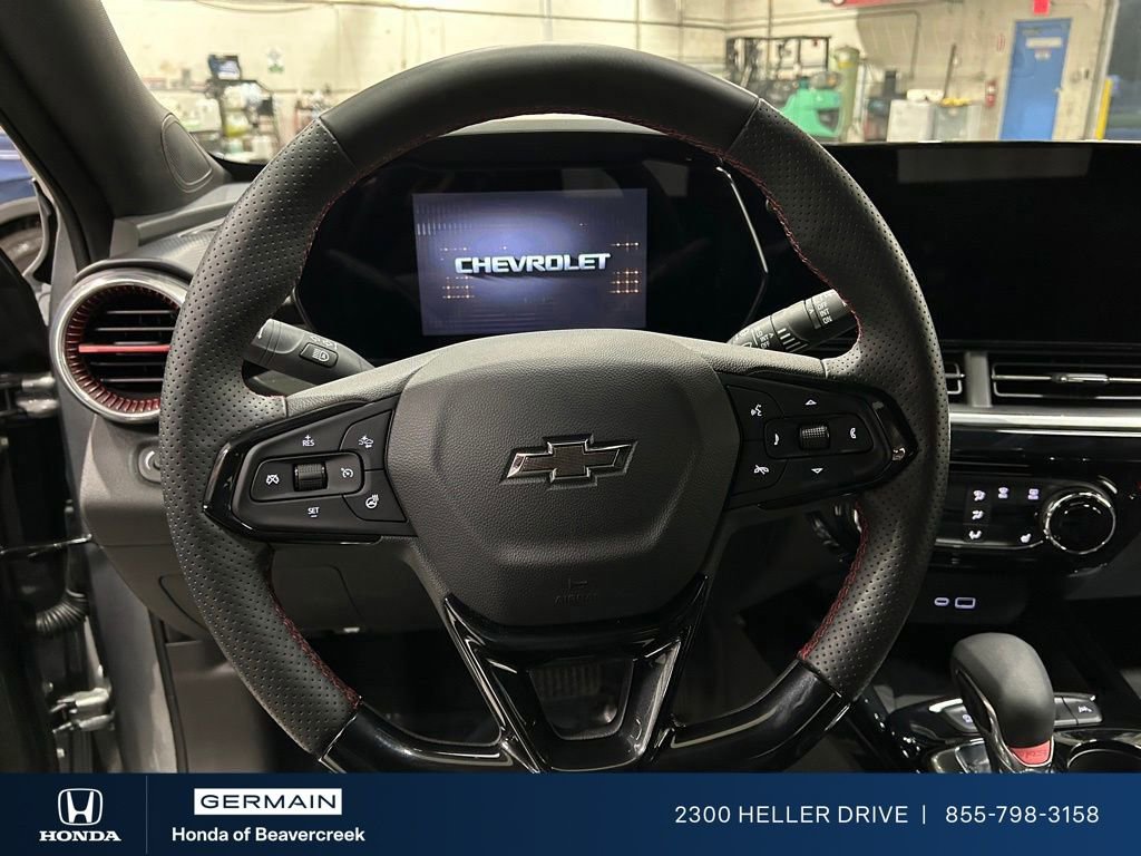 Used 2025 Chevrolet Trax RS w/ Sunroof Package FWD image 15