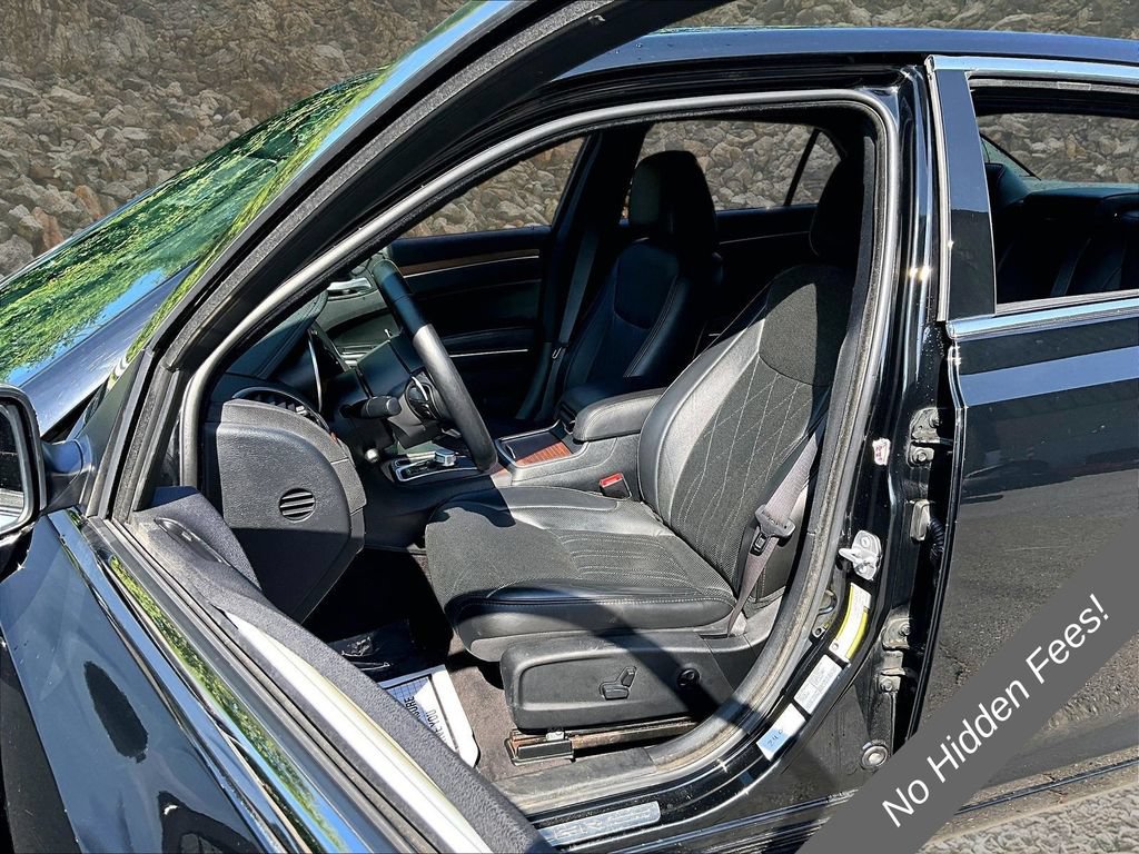 Used 2017 Chrysler 300 C Platinum AWD/4WD image 21