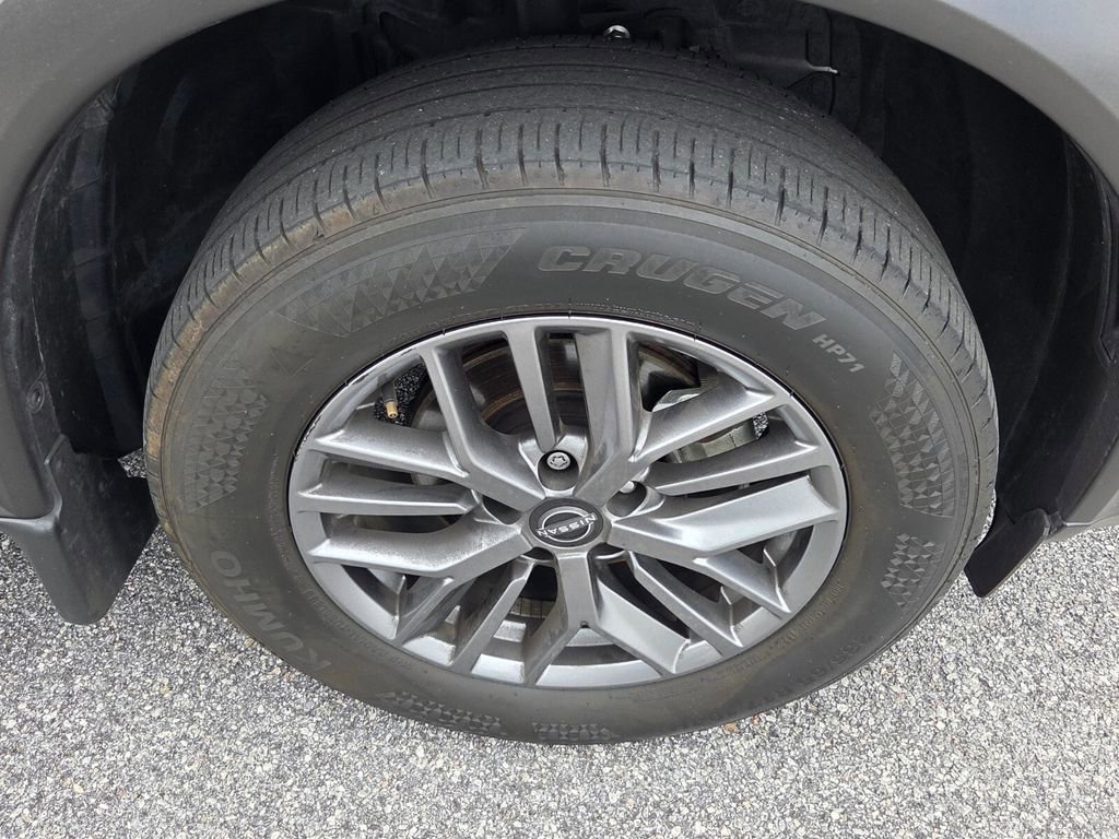 Used 2023 Nissan Rogue S image 16