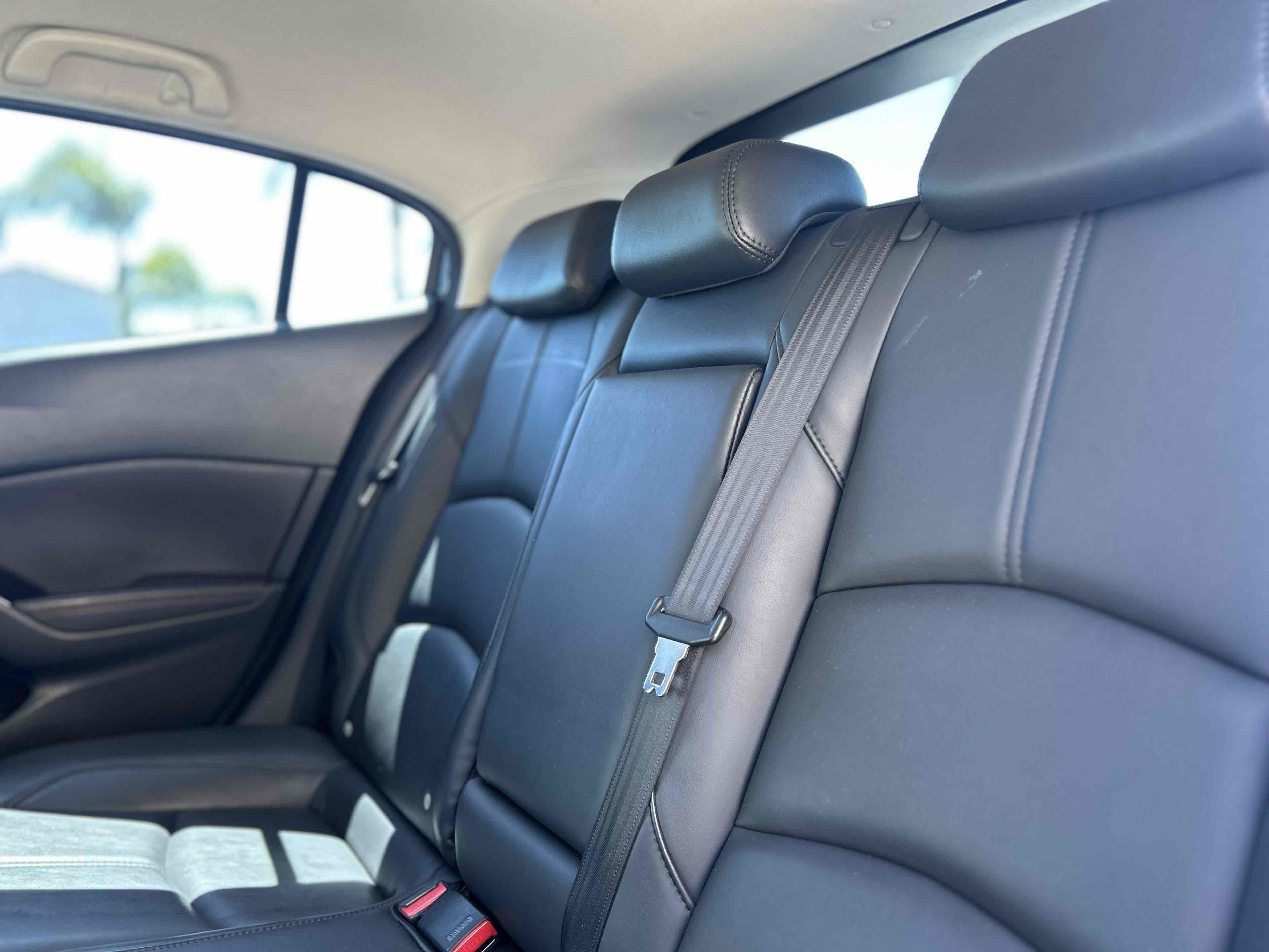 Used 2018 MAZDA MAZDA3 Touring image 12